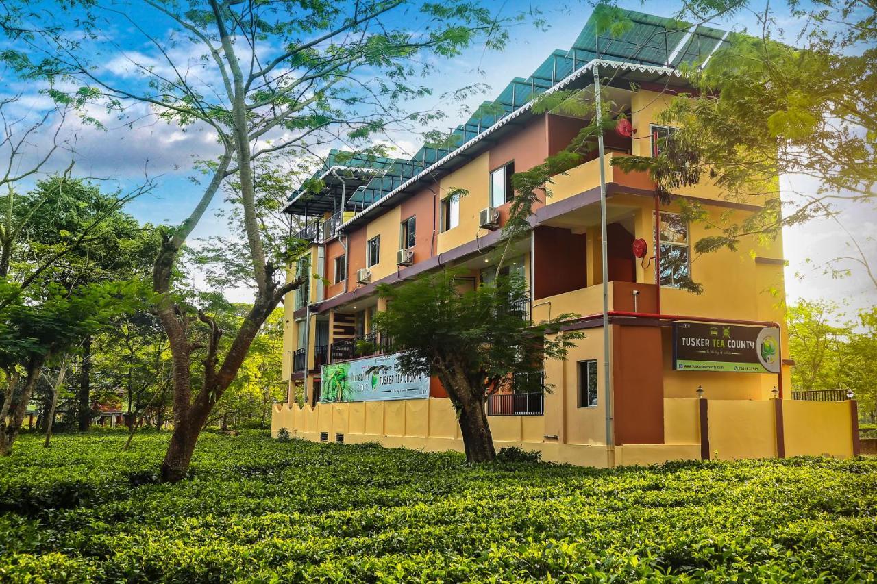 Отель Tusker Tea County Chalsa Экстерьер фото